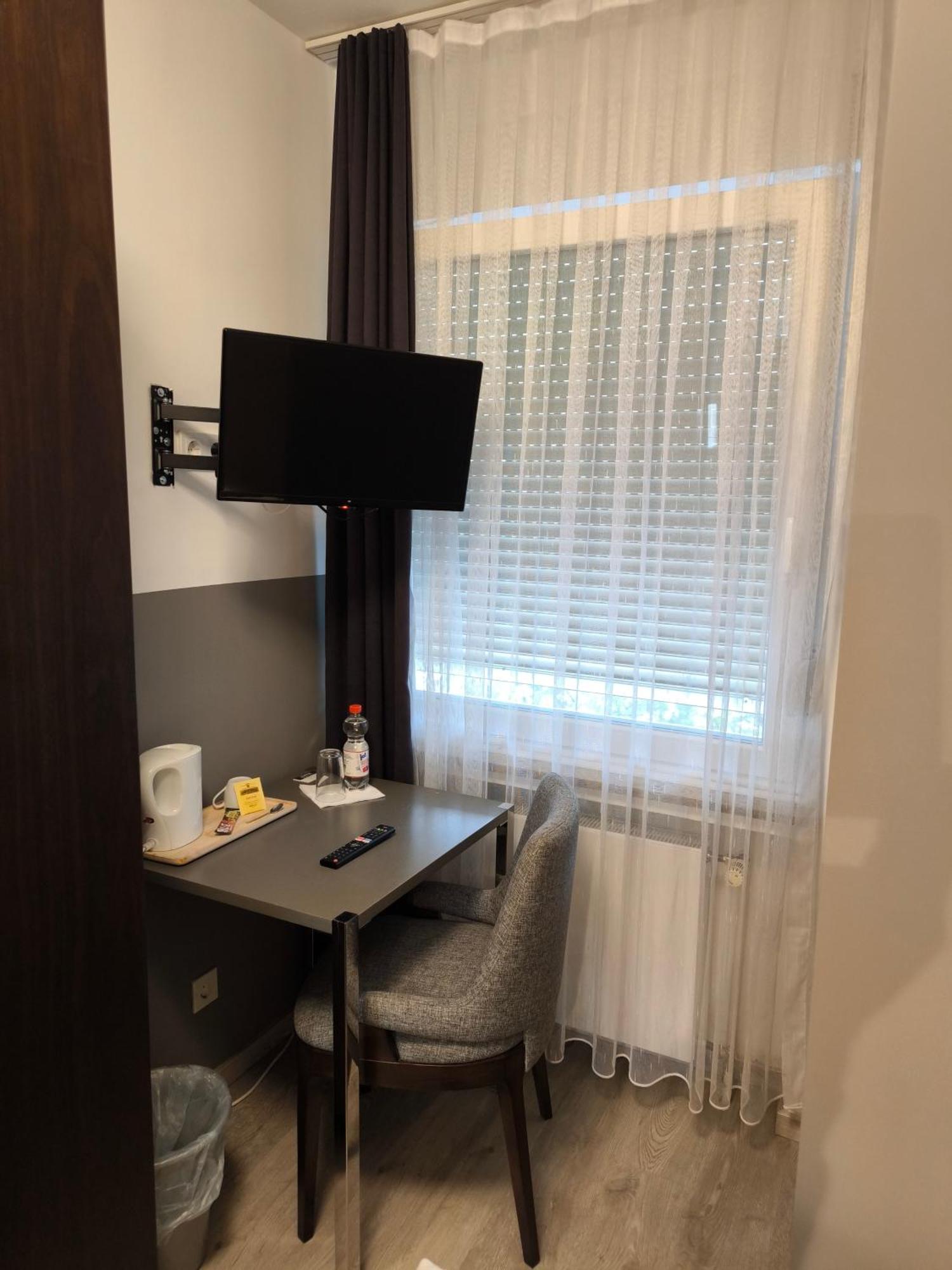 Loewen Hotel Radevormwald Bagian luar foto